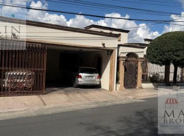 Casa · 860m² · 4 Recámaras · 3 Estacionamientos · Venta de Casa en Vista Hermosa