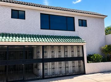 Casa · 297m² · 8 Recámaras · 2 Estacionamientos · Casa en Renta Para Giro Comercial U Oficinas