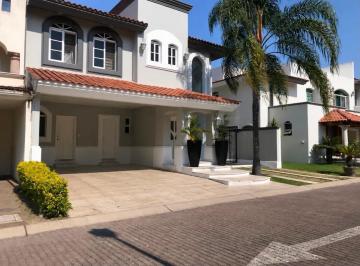 Casa · 338m² · 3 Recámaras · 2 Estacionamientos · Casa - Puertas del Tule