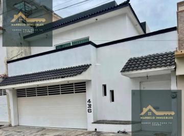 Casa · 355m² · 3 Recámaras · 2 Estacionamientos · Fraccionamiento Costa de Oro, Boca del Rio, Veracruz