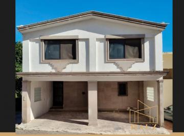 Casa · 320m² · 3 Recámaras · 2 Estacionamientos · Venta Casa en Cumbres 5to Sector, Richard E. Bird