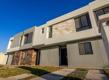Casa · 92m² · 2 Recámaras · 2 Estacionamientos · Casa de 2 Recámaras en Zona El Mirador con Alberca y Gimnasio
