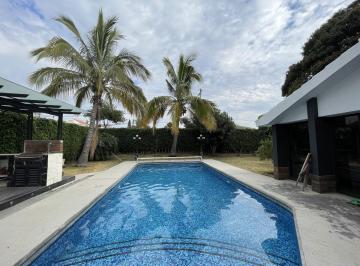 990beeb22baef34f6aacf49c82513095d7be99077d9479f33ee78204f54c9977 · Casa Esquina Gran Jardín, Alberca y Cocina Espectacular | Lomas de Cocoyoc