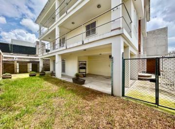 Casa · 500m² · 5 Recámaras · 4 Estacionamientos · Casa en Metepec con Jardín y 5 Recámaras – Salida a Cdmx