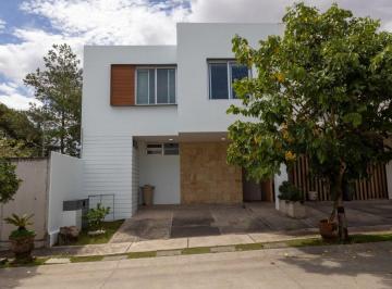 Casa · 186m² · 3 Recámaras · 2 Estacionamientos · Casa en Venta La Cima, Zapopan