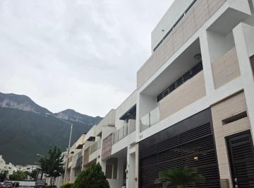 Casa · 340m² · 3 Recámaras · 2 Estacionamientos · Casa en Cumbres Allegro