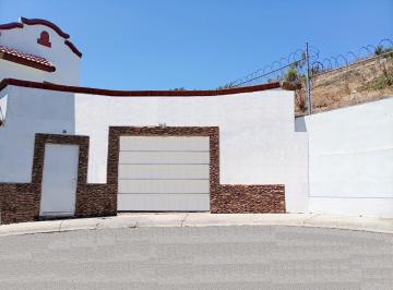 -SE RENTA CASA DE 2 PLANTAS CON 3 RECAMARAS
-1 & ½ BAÑOS
-COCHERA PARA 3 CARROS · Rento Casa en Residencial Primera Sección de Santa Fe, Privada Santa Sofia, Tiju