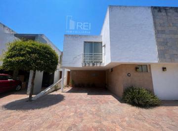 Casa · 194m² · 3 Recámaras · 2 Estacionamientos · Casa en Venta Fraccionamiento Esencia en Zapopan