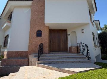 Casa de 6 habitaciones, Zapopan · Casa en Venta en Valle Real