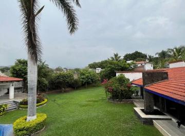 d1bcfccdc1dd8d73fa703a635b7eab2d3de7389d074d7edd581964108da8811d · Casa con Gran Jardín y Alberca Frente a Área Verde | Lomas de Cocoyoc