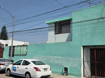 Casa · 260m² · 4 Recámaras · 4 Estacionamientos · Venta Casa Calle Morelos Casi Esq. Av Tecnológico.