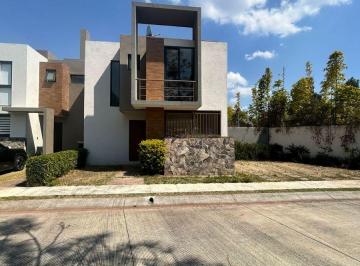 Casa de 3 habitaciones, Morelia · | Casa en Renta en Altozano con Amplio Jardín |