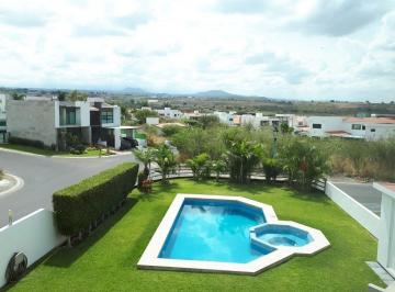 31ec422398a1e02d09079cf75e800901799ae9e7d19e877219bd75f3c3ac203e · Elegante Casa en Esquina con Vista a Los Volcanes | Lomas de Cocoyoc
