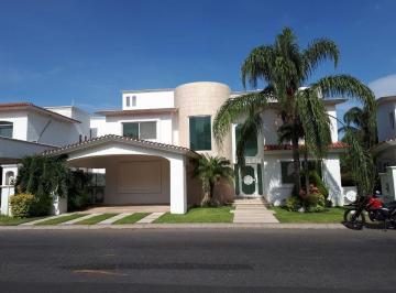 a04fe72df3f09afe0d05b2b300fbcc3f6cbbf5204b8f96648f6ebc80d36e197a · Casa con Jardín de Donación y Alberca | Volcanes | Lomas de Cocoyoc
