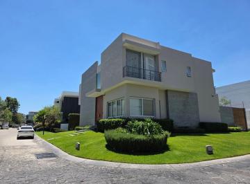 Casa en condominio · 700m² · 3 Recámaras · 6 Estacionamientos · Amplia Casa en Puerta Las Lomas