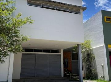Casa de 3 habitaciones, Zapopan · Casa en Venta en Coto 2 de Santillana | 3 Recámaras, Roof Garden y Patio Trasero