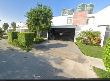 Casa de 4 habitaciones, Mérida · Casa de 340 m² de Terreno con 4 Recámaras en Venta en Fraccionamiento Los Palmares de Altabrisa