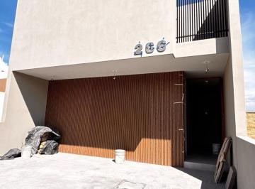 Casa · 211m² · 3 Recámaras · 2 Estacionamientos · Casa - El Mayorazgo