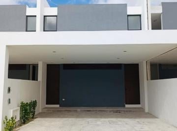 Casa · 2 Recámaras · 2 Estacionamientos · Townhouses en Venta en Privada en Xcanatun