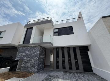 N/A · Venta Casa con Estudio en Planta Baja y Cuarto de Servicio en Juriquilla Condesa