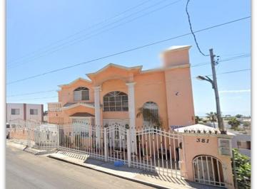 Casa de 6 habitaciones, Ensenada · Casa de 474 m² con 6 Recámaras en Venta en Valle Dorado
