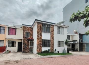 Casa en condominio de 3 habitaciones, Guadalajara · Casa en Venta Cercana Al Parque San Rafael y a Solo 3 Min de Glorieta del Charro en Col. San Andrés.