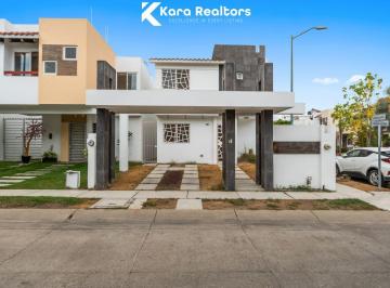 Casa de 3 habitaciones, Puerto Vallarta · Casa en Venta en Puerto Vallarta | 3 Recámaras & 2.5 Baños | Coto con Alberca