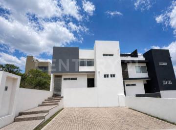 Casa · 320m² · 5 Recámaras · 2 Estacionamientos · Casa en Venta en Zibatá, El Marqués, Querétaro.