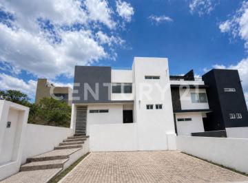 Departamento · 320m² · 5 Recámaras · 2 Estacionamientos · Casa en Venta en Zibatá, El Marqués, Querétaro.