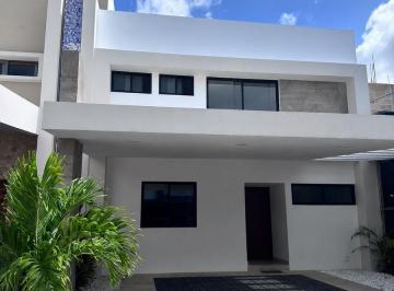 Casa · 250m² · 4 Recámaras · 2 Estacionamientos · Casa en Venta en Cancún | Residencia de Lujo con Alberca | Alta Plusvalía