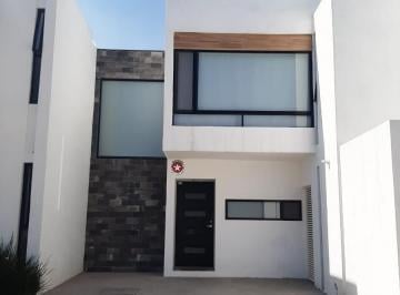 Casa · 140m² · 3 Recámaras · 2 Estacionamientos · Amueblada en Privada de Pozos