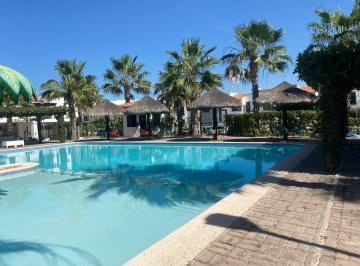 Casa de 3 habitaciones, Mazatlán · Casa de Playa con Jardín y Asador Caminas a La Playa 3 Albercas en Área Común
