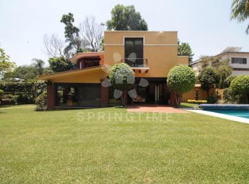 Casa de 4 habitaciones, Cuernavaca · Casa Mexicana de Dos Niveles con Alberca y Jardín | Acapantzingo, Cuernavaca