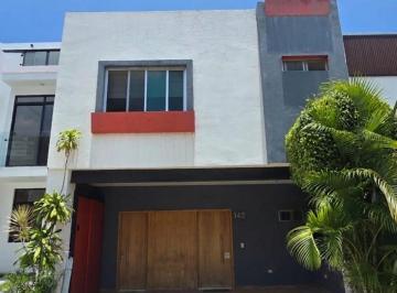 Casa · 186m² · 3 Recámaras · 2 Estacionamientos · Renta de Casa en Coto Sivec Fracc Capital Norte Zapopan