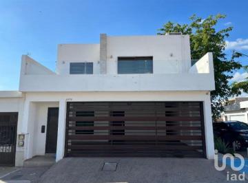 Casa · 235m² · 3 Recámaras · 2 Estacionamientos · Casa en Venta en Culiacan