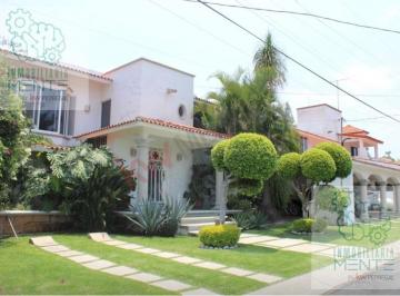 Casa · 346m² · 4 Recámaras · 5 Estacionamientos · Venta Casa Fraccionamiento Lomas de Cocoyoc