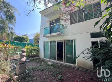 Casa · 1374m² · 2 Recámaras · 4 Estacionamientos · Casa en Venta Jiutepec Morelos