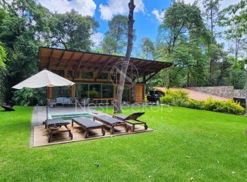 Casa en condominio de 4 habitaciones, Valle de Bravo · Casa en Venta con Entorno de Bosque