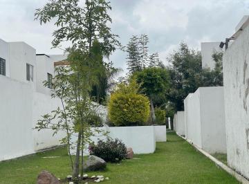 Casa · 236m² · 4 Recámaras · 2 Estacionamientos · Casa Amueblada en Renta Atras de Plaza San Diego