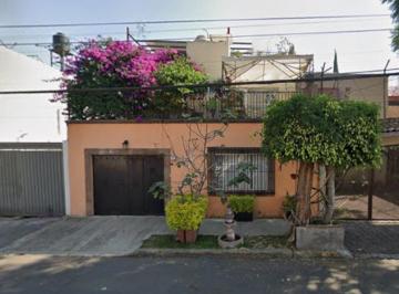 Casa de 3 habitaciones, Coyoacán · Casa en Venta en Espartaco, Coyoacán