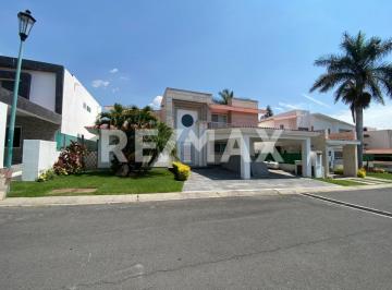 Casa · 421m² · 5 Recámaras · 2 Estacionamientos · Casa en Venta en Morelos, Fraccionamiento Lomas de Cocoyoc