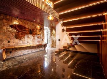 Casa · 560m² · 5 Recámaras · 3 Estacionamientos · Casa en Venta en Morelos, Fraccionamiento Lomas de Cocoyoc