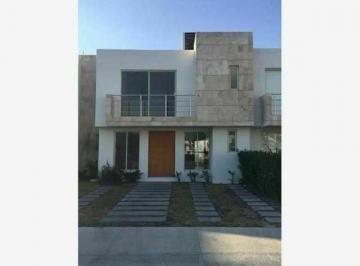 7da0eadbc60d9321ea8096ae42456d4f1821746c1ee88f58b8dff2d38185cc5b · Casa en Venta Juriquilla Santa Fe Recamara en Planta Baja y 2 en Pa.