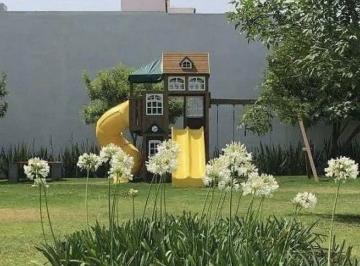 b40c443cf0a31aaf7f7e2017925714dfff9d2873a7c677b298242f0ae914e8e1 · Casa en Venta Juriquilla Santa Fe Recamara en Planta Baja y 2 en Pa.