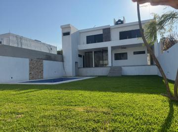 Casa · 423m² · 4 Recámaras · 2 Estacionamientos · Casa en Venta en Fraccionamineto Burgos Bugambilia