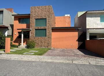 Casa · 363m² · 4 Recámaras · 2 Estacionamientos · Casa en Venta en Jiutepec, Morelos