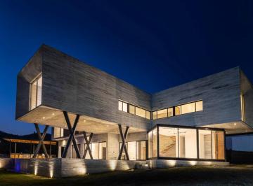 Quinta de 4 habitaciones, Santiago · Casa Única con Diseño Escultórico y Más de 1,000 m² de Patio en El Barrial, Carretera Nacional