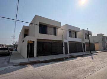 Casa · 239m² · 3 Recámaras · 2 Estacionamientos · Casa en Los Mangos