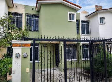 Casa de 4 habitaciones, San Pedro Tlaquepaque · Casa Renta Fraccionamiento Villa Fontana Tlaquepaque