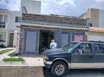 Casa · 135m² · 3 Recámaras · 2 Estacionamientos · Casa en Venta por Seminario